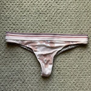 ACACIA // Bottom